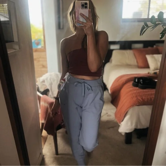 🔻 SOLD 🔻FILA Joggers - Picture 2 of 8